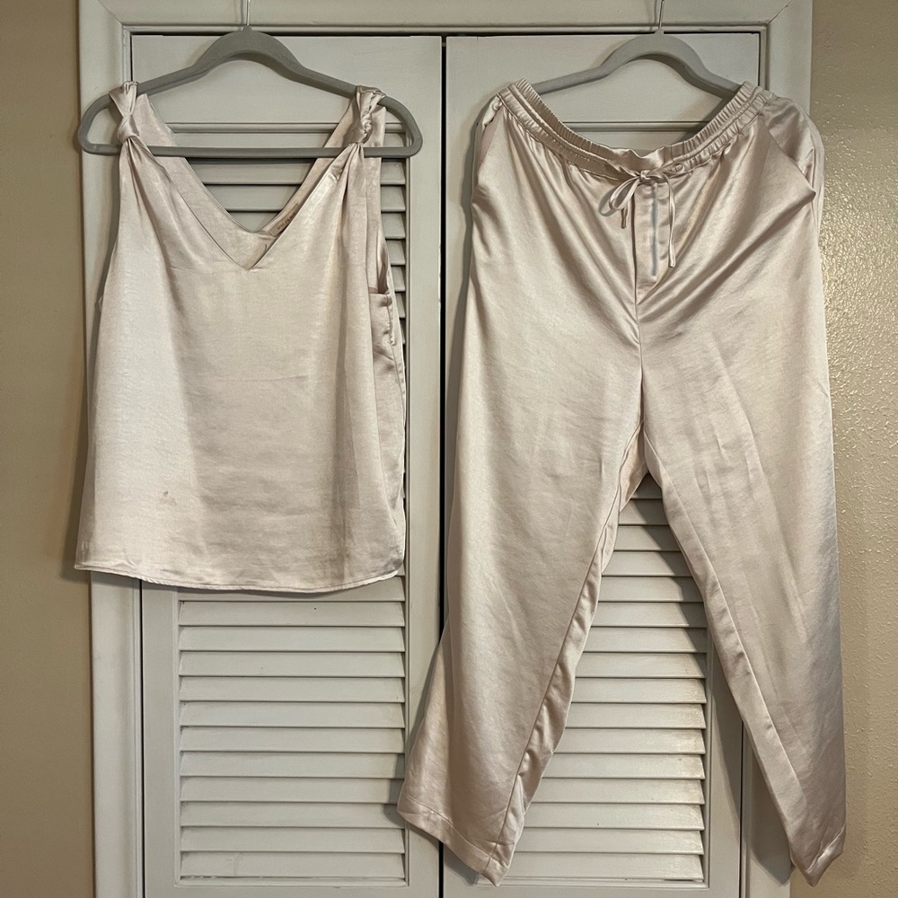 Champagne Silky Set